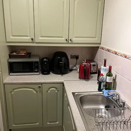 2 St Judes Court D24h1x4 Students Only Homestay szállás *