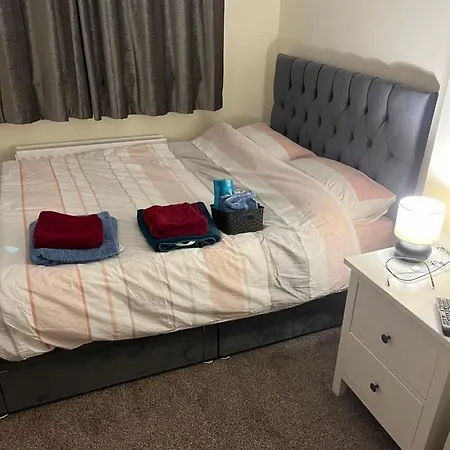 2 St Judes Court D24h1x4 Students Only Privat bolig